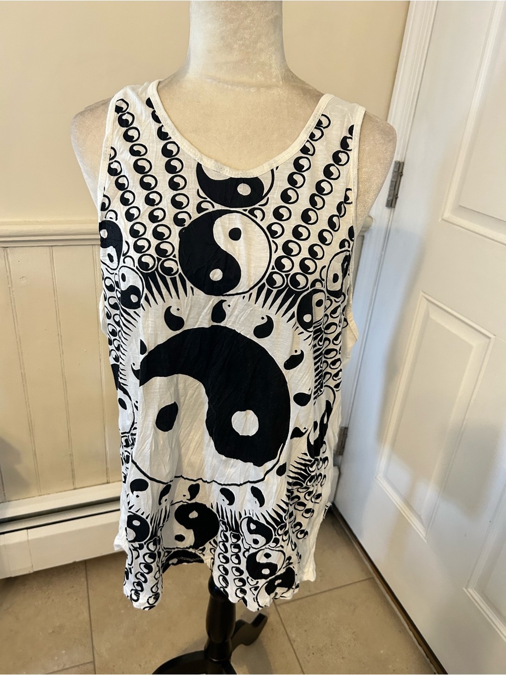 Sure Design Back To Basic Yin Yang Crinkle Cotton Graphic Tank Top Size XL/NWOT